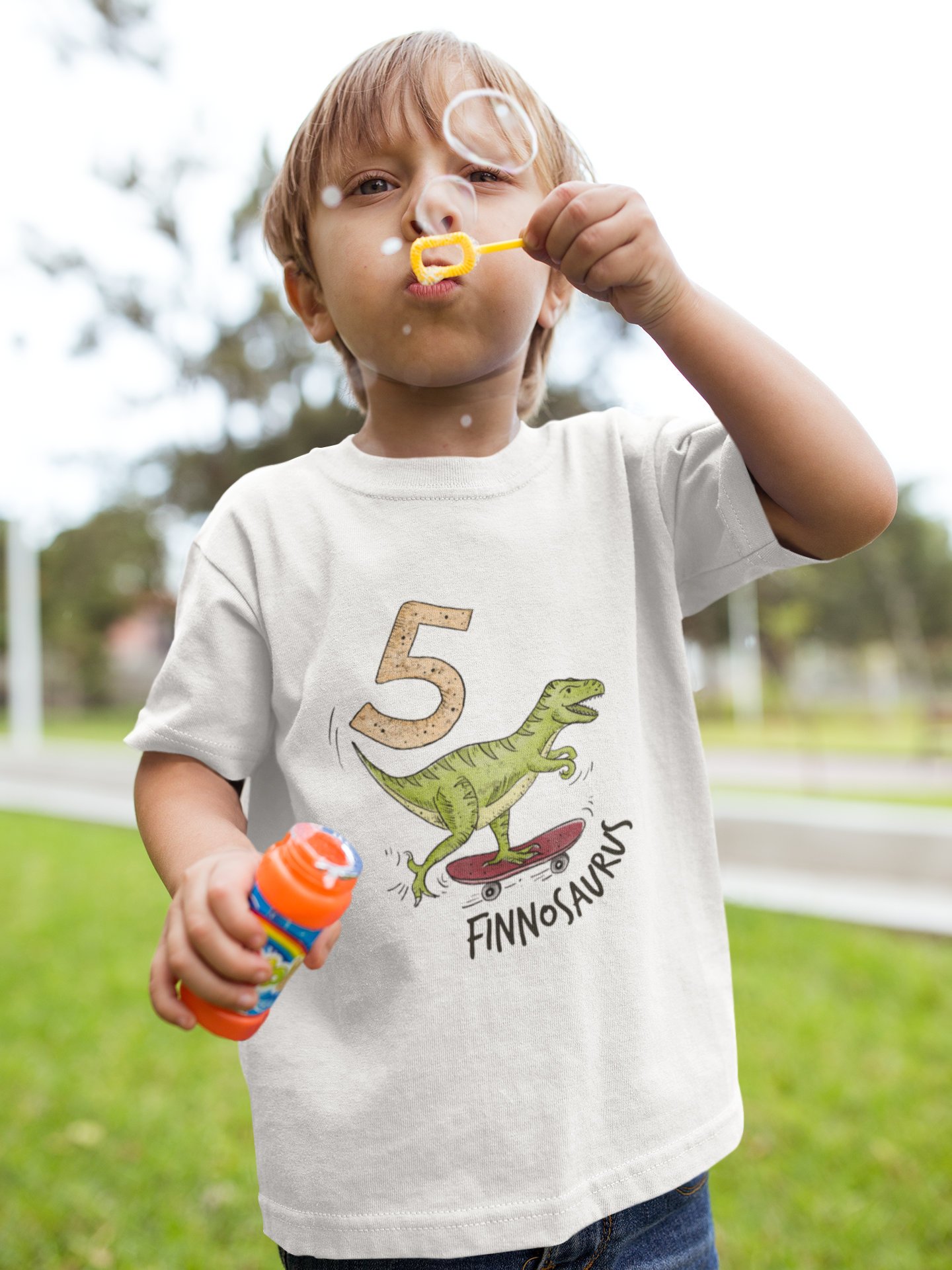 "Dinosaurier" - Personalisiertes Kinder T-Shirt mit eigenem Namen