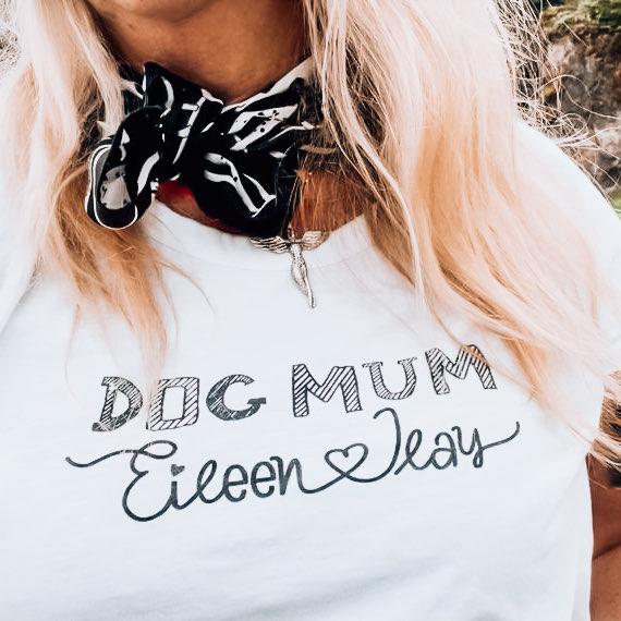 "Dog Mum" - Personalisiertes Damen T-Shirt