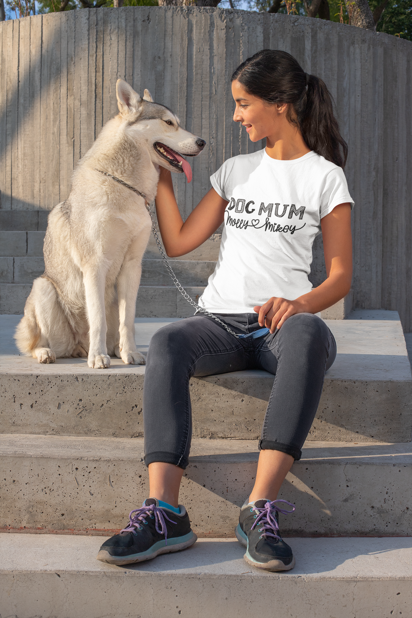 "Dog Mum" - Personalisiertes Damen T-Shirt